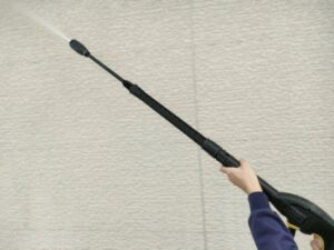 外壁・屋根のDIY高圧洗浄は要注意！自分で掃除する前に知るべきリスクとは？