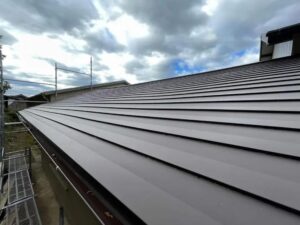 瓦屋根の家、軽い瓦に葺き替える？それともカバー工法？