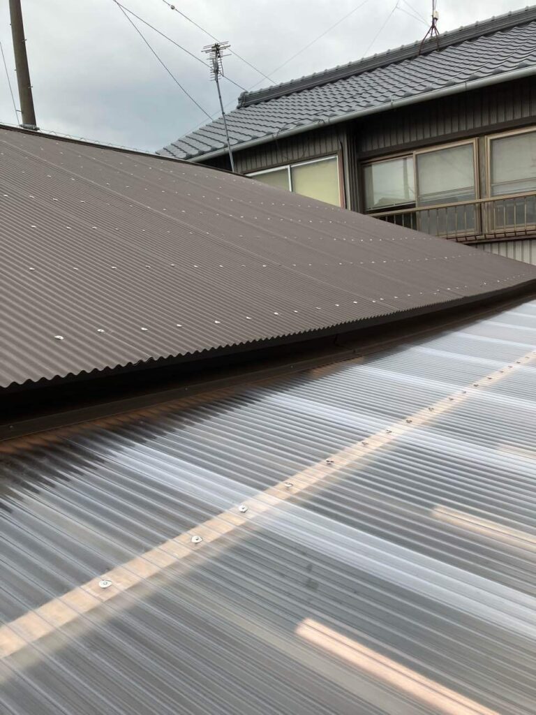 【新城市】小波付け屋根カバー工法 & ポリカ屋根張替え工事