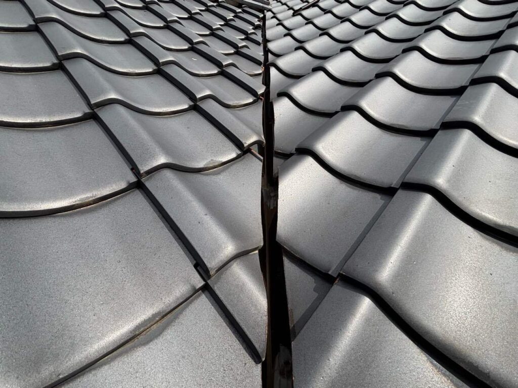 【新城市】瓦屋根谷樋からの雨漏りによる屋根と谷樋リフォーム