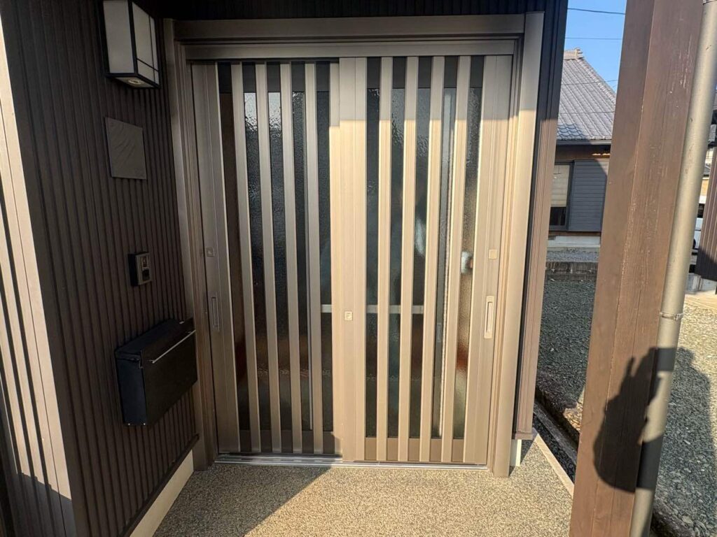 【新城市】玄関引戸を一日でリフォーム・新城市Ｆ様