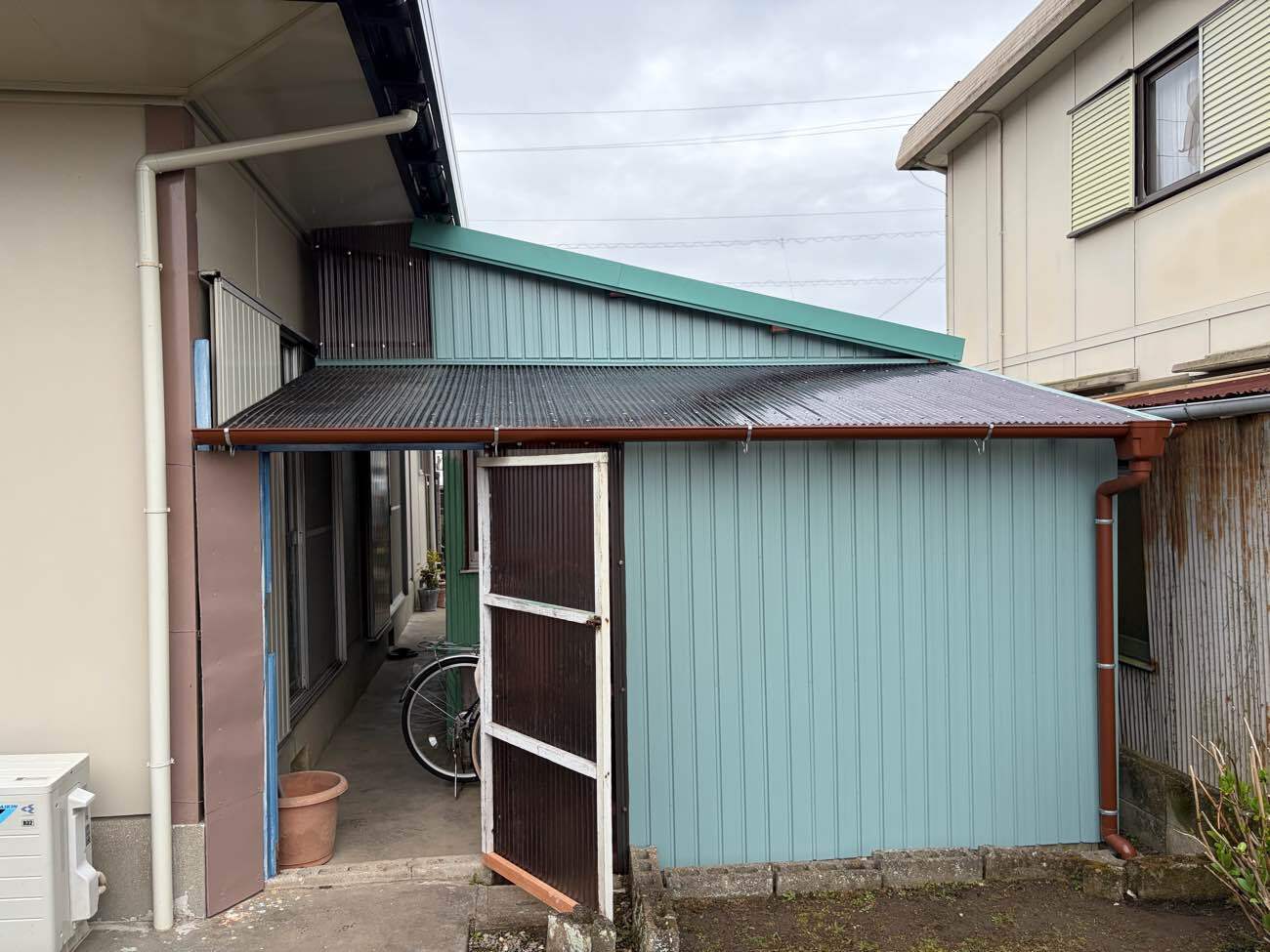 新城市｜錆びて傷んでしまったトタン外壁をガルバリウム鋼板で張り替えリフォーム