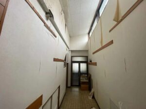 雨漏り修理は「屋根だけ」で終わらせないほうがいい理由〜内装リフォームもセットで！〜