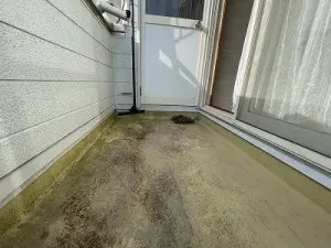 有限会社建造のベランダ（バルコニー）修繕事例(修理前)