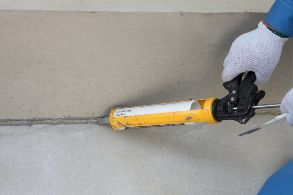 コーキングの打ち替えのイメージ