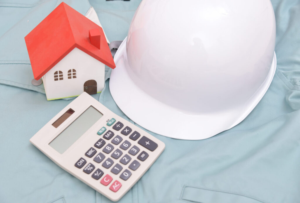 家の模型と電卓