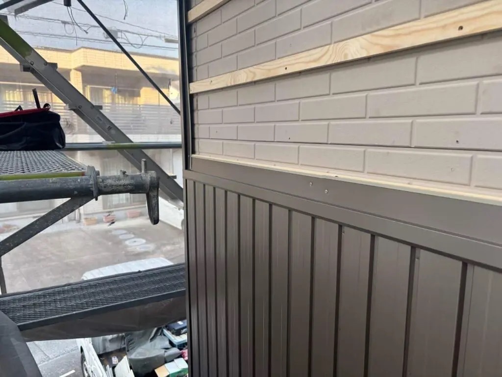 有限会社建造の外壁リフォーム（カバー工法）事例