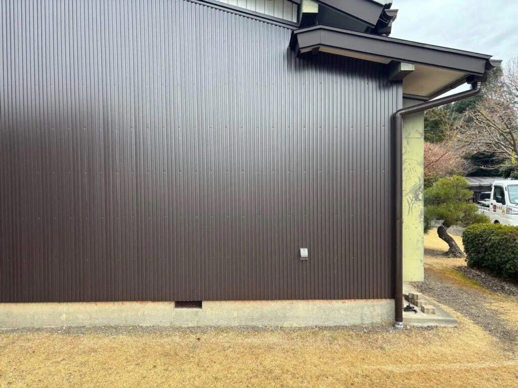 住宅のトタン外壁