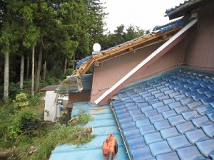 台風屋根修理
